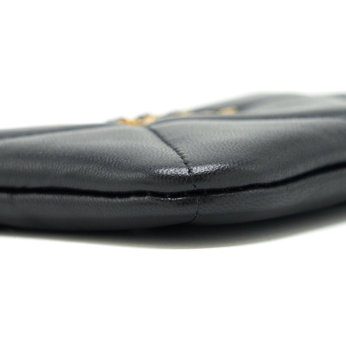 chanel-19-mini-pouch-lambskin-black-ghw