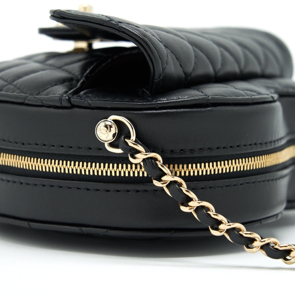 chanel-22s-heart-bag-lambskin-black-lghw-microchip-1