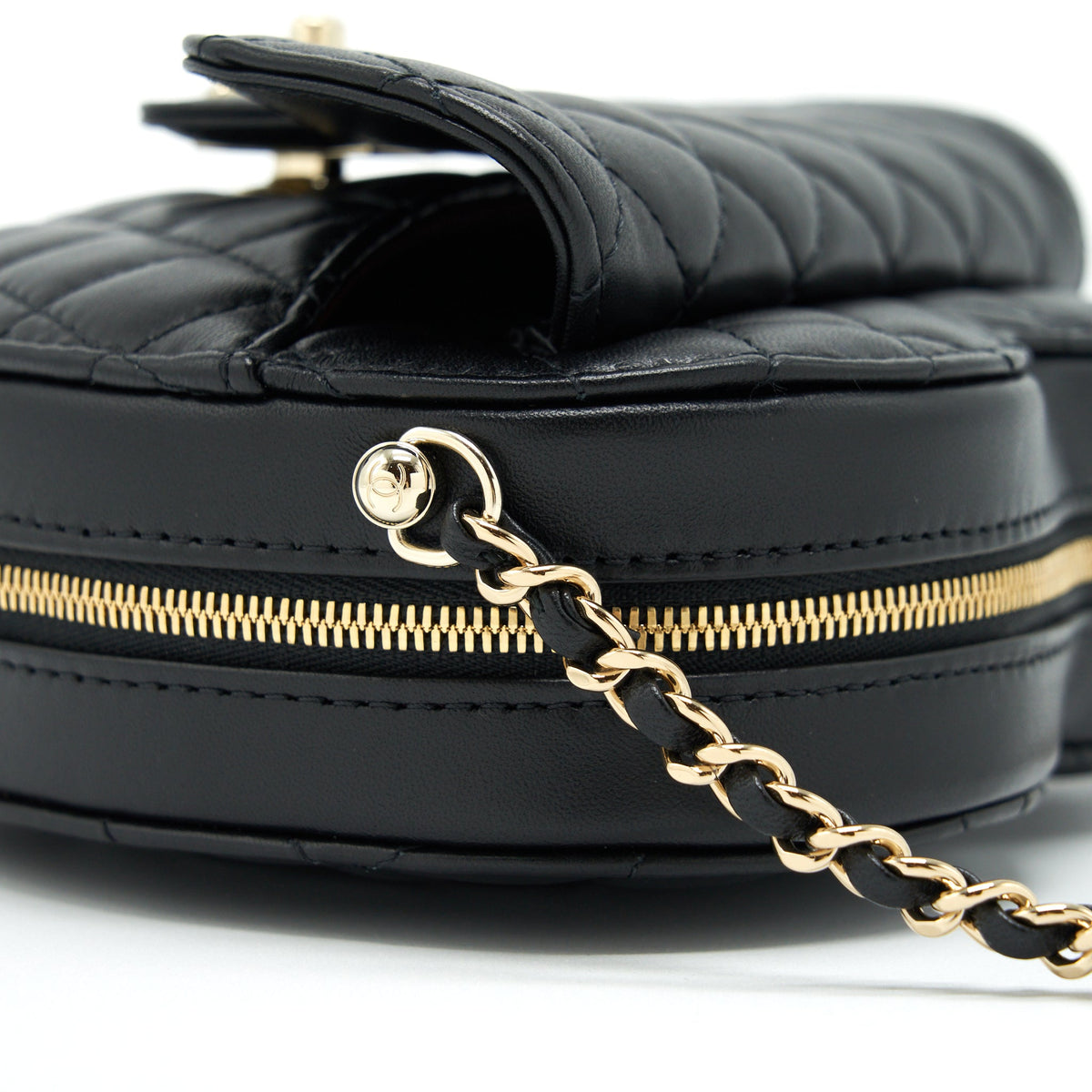 chanel-22s-heart-bag-lambskin-black-lghw-microchip-1