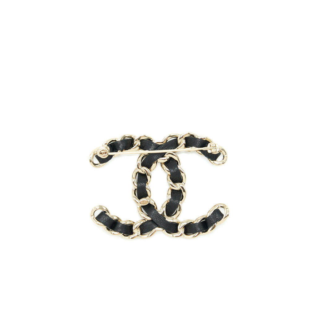 chanel-cc-logo-leather-chain-brooch-light-gold-tone