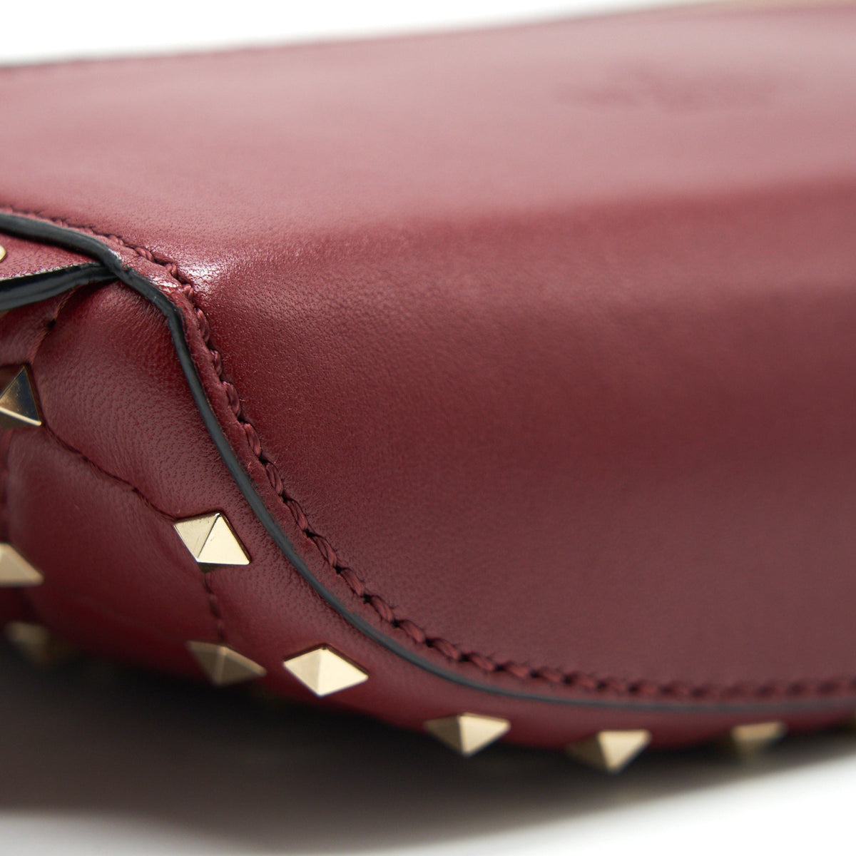 valentino-rockstud-spike-quilted-leather-belt-bag-burgundy-95cm