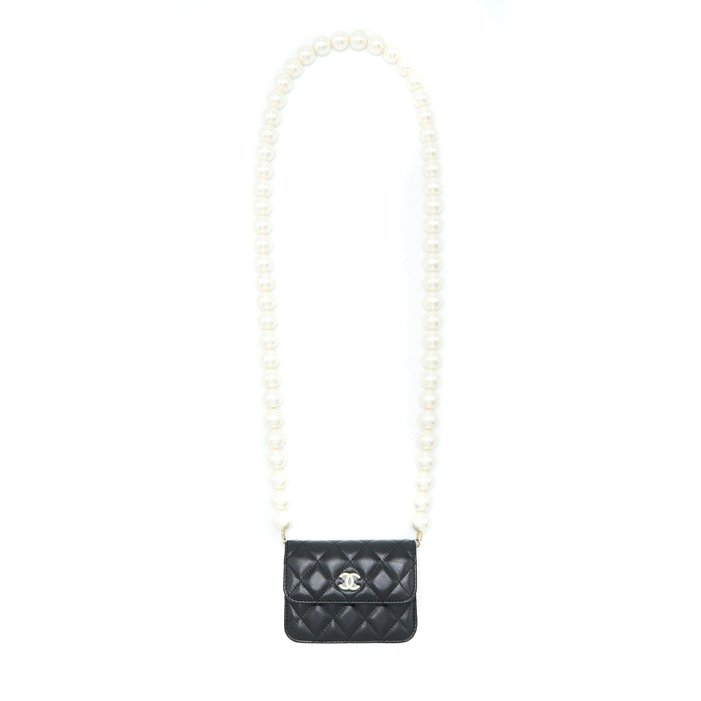 chanel-mini-bag-with-giant-pearl-chain-lambskin-black-lghw