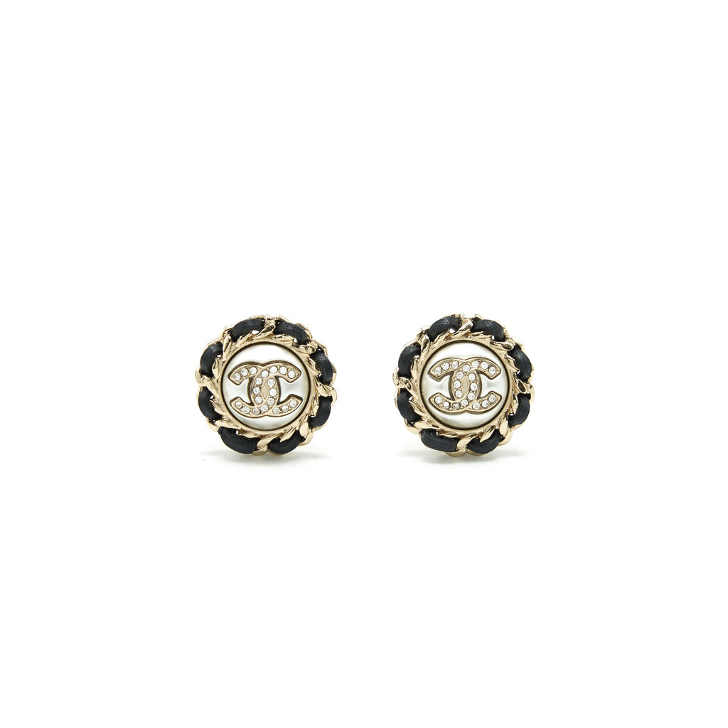 chanel-22p-round-ear-clip-lghw