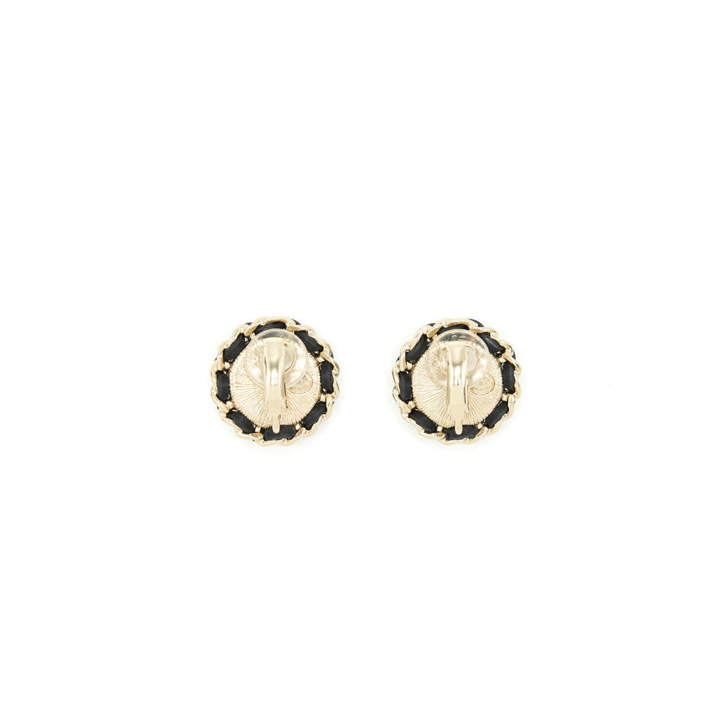 chanel-22p-round-ear-clip-lghw