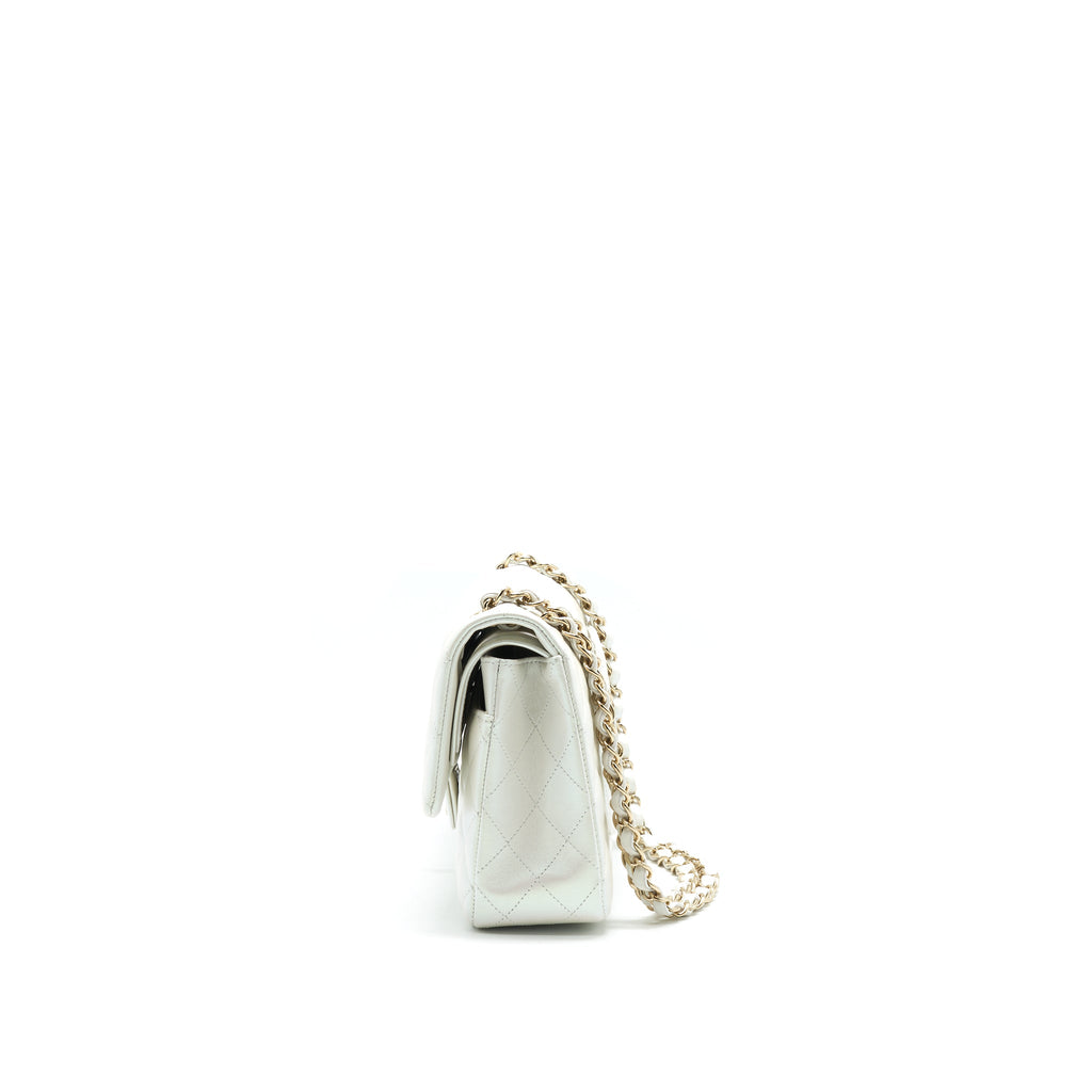 chanel-medium-s21-iridescent-white-classic-bag