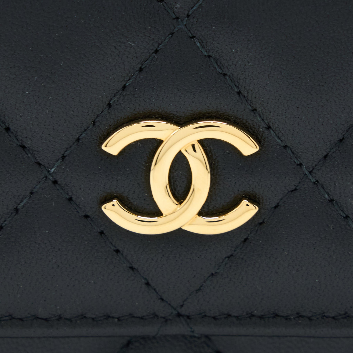 chanel-jewel-hook-cardholder-lambskin-black-ghw