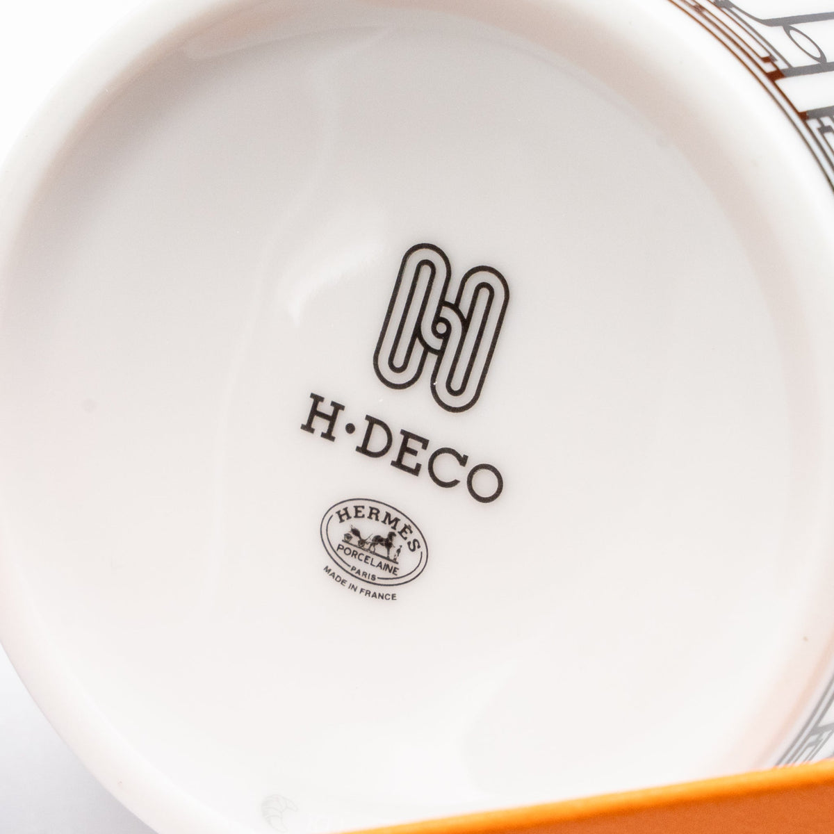 hermes-h-deco-set-of-2-mugs-black-white-1
