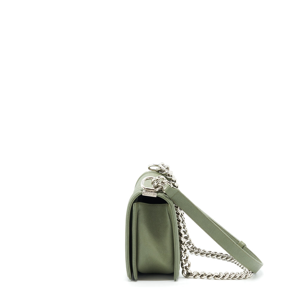 chanel-medium-boy-bag-caviar-light-green-lghw