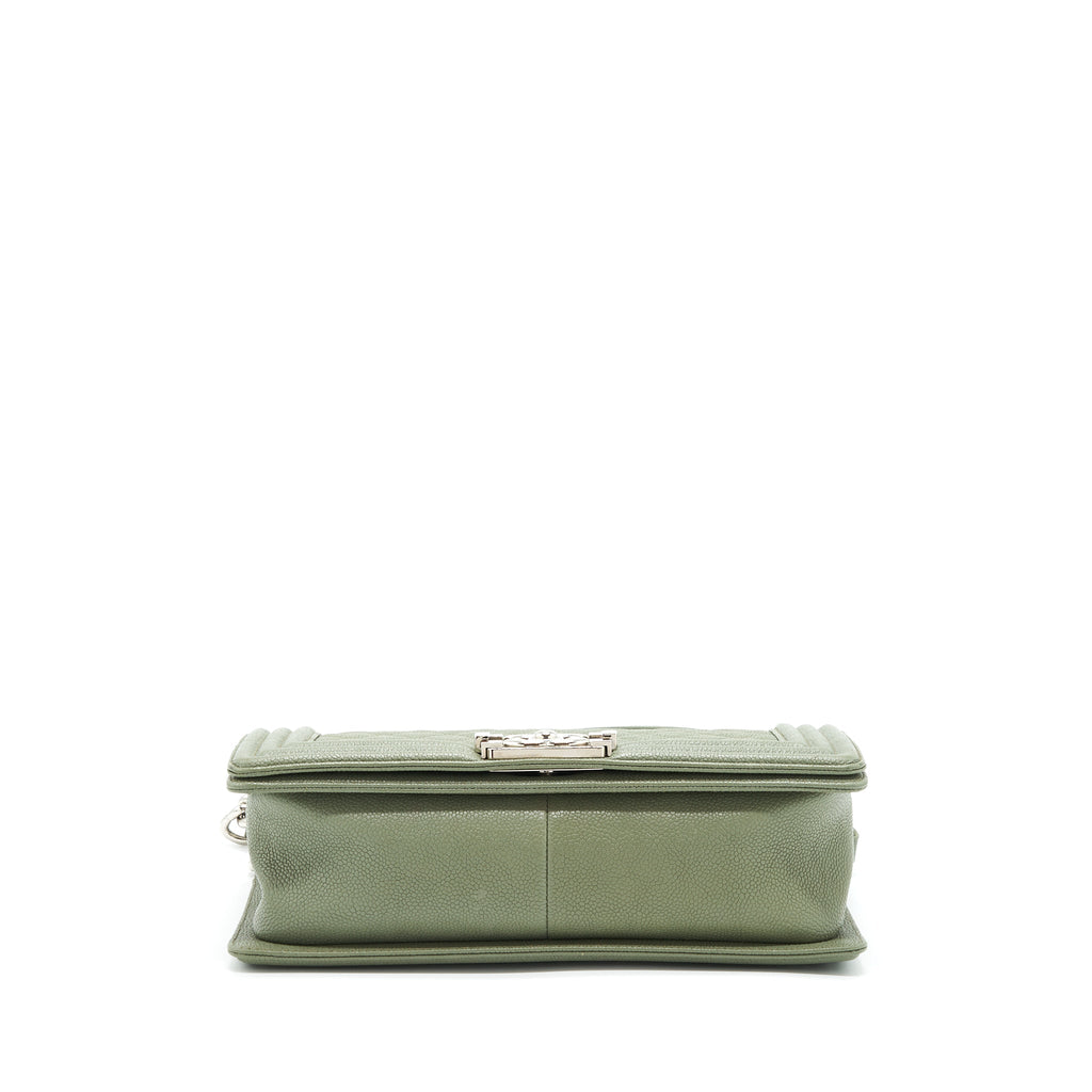 chanel-medium-boy-bag-caviar-light-green-lghw
