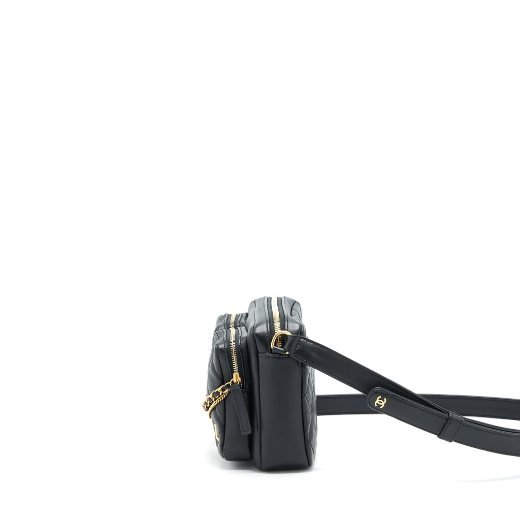 chanel-22c-camera-bag-calfskin-black-ghwmicrochip