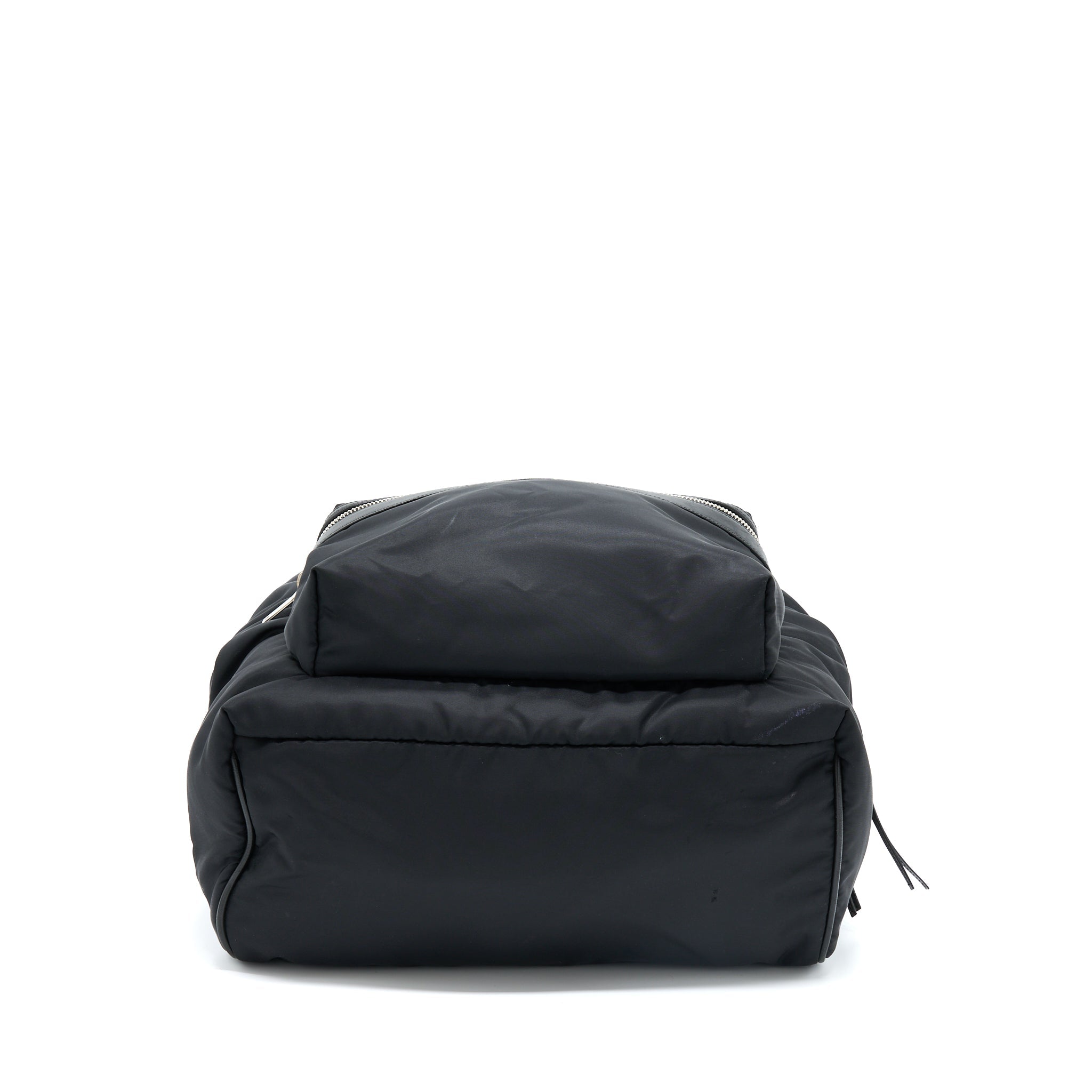 saint-laurent-ysl-city-backpack-black-shw
