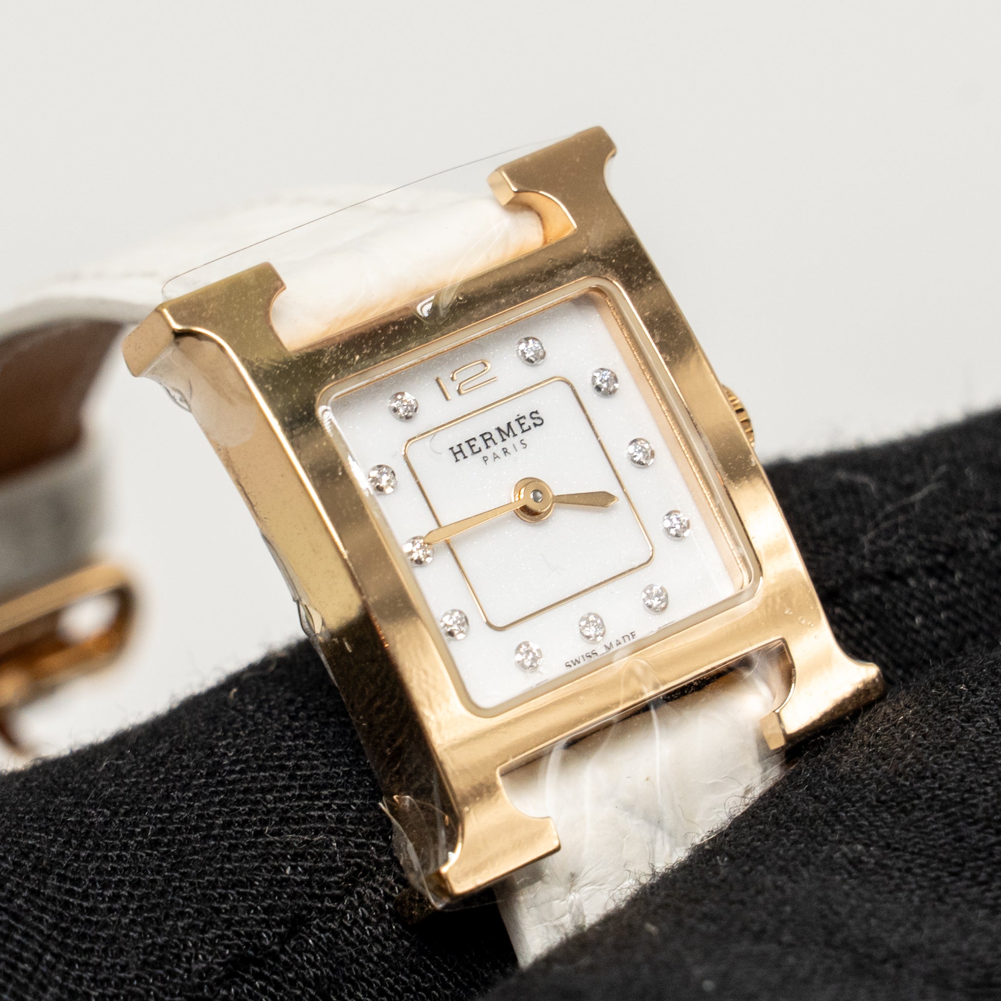 hermes-heure-h-watch-mini-model-21mm-white-alligator-strap-rghw