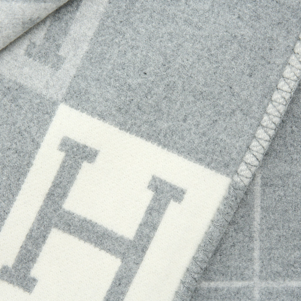 hermes-avalon-throw-blanket-gris-clair-4