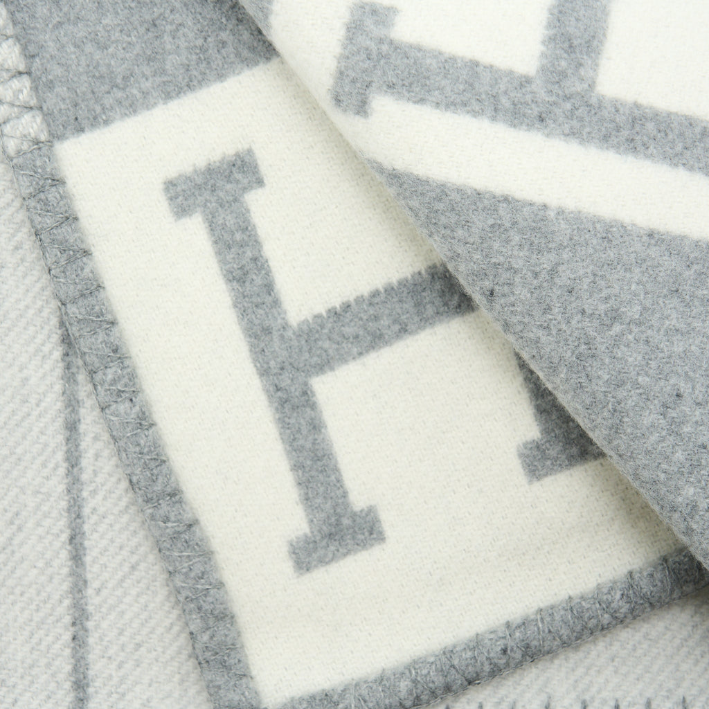 hermes-avalon-throw-blanket-gris-clair-3