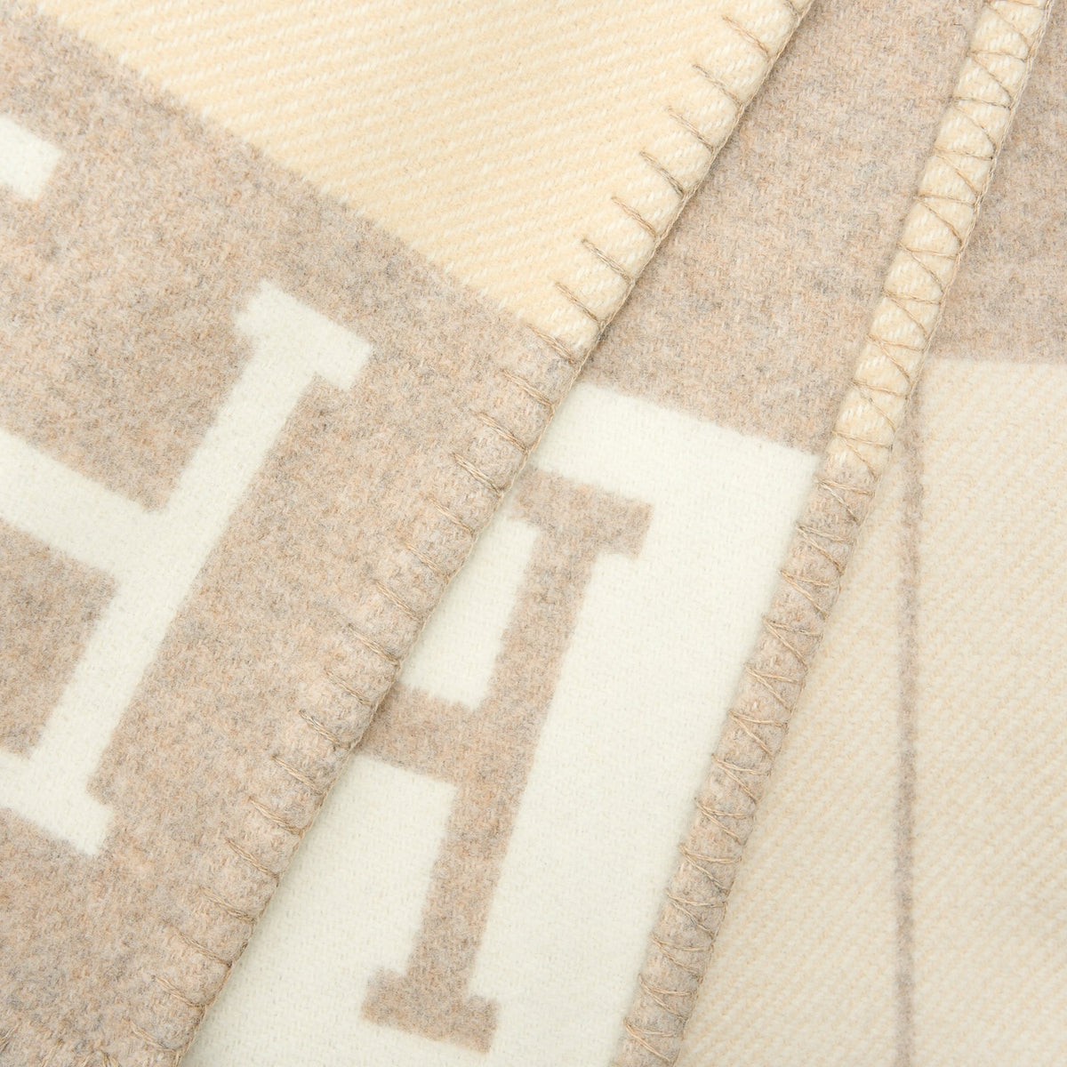 hermes-avalon-throw-blanket-camomille-5