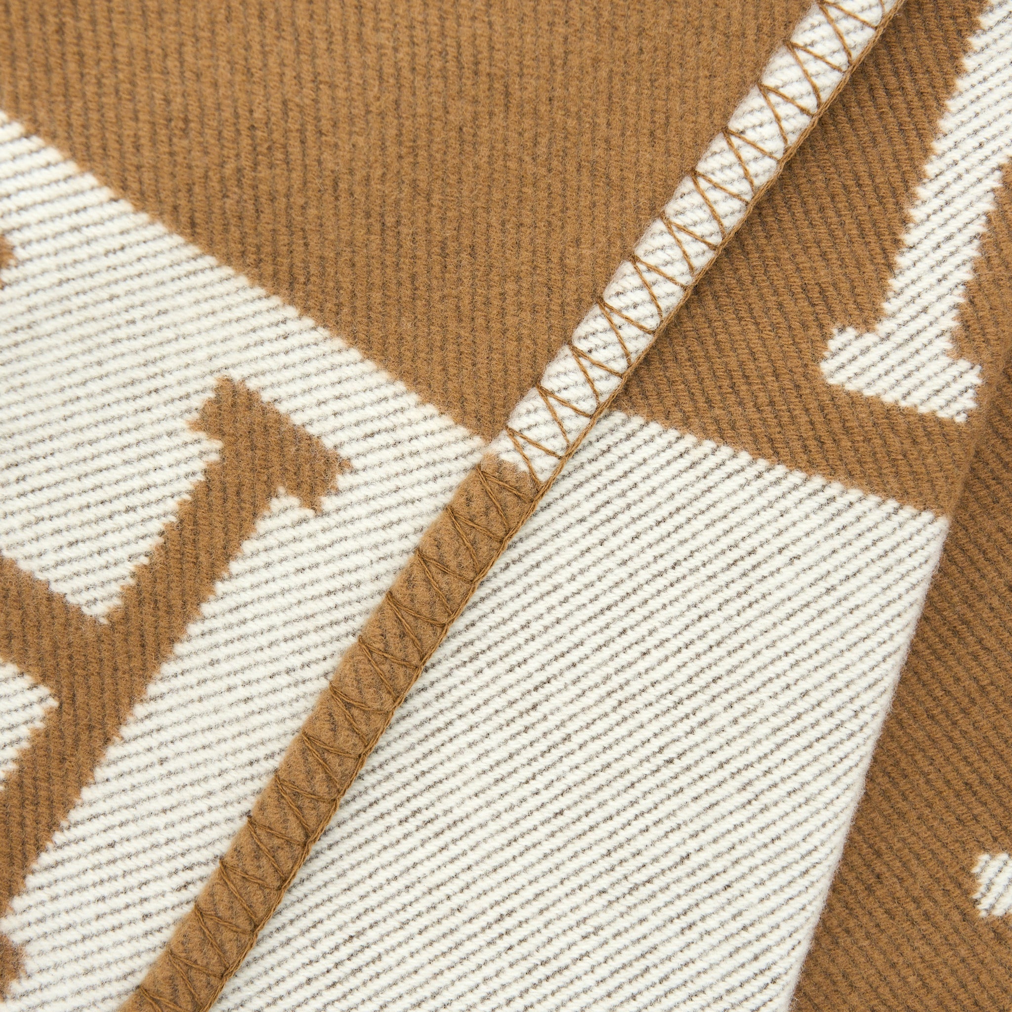 hermes-avalon-throw-blanket-camel-8