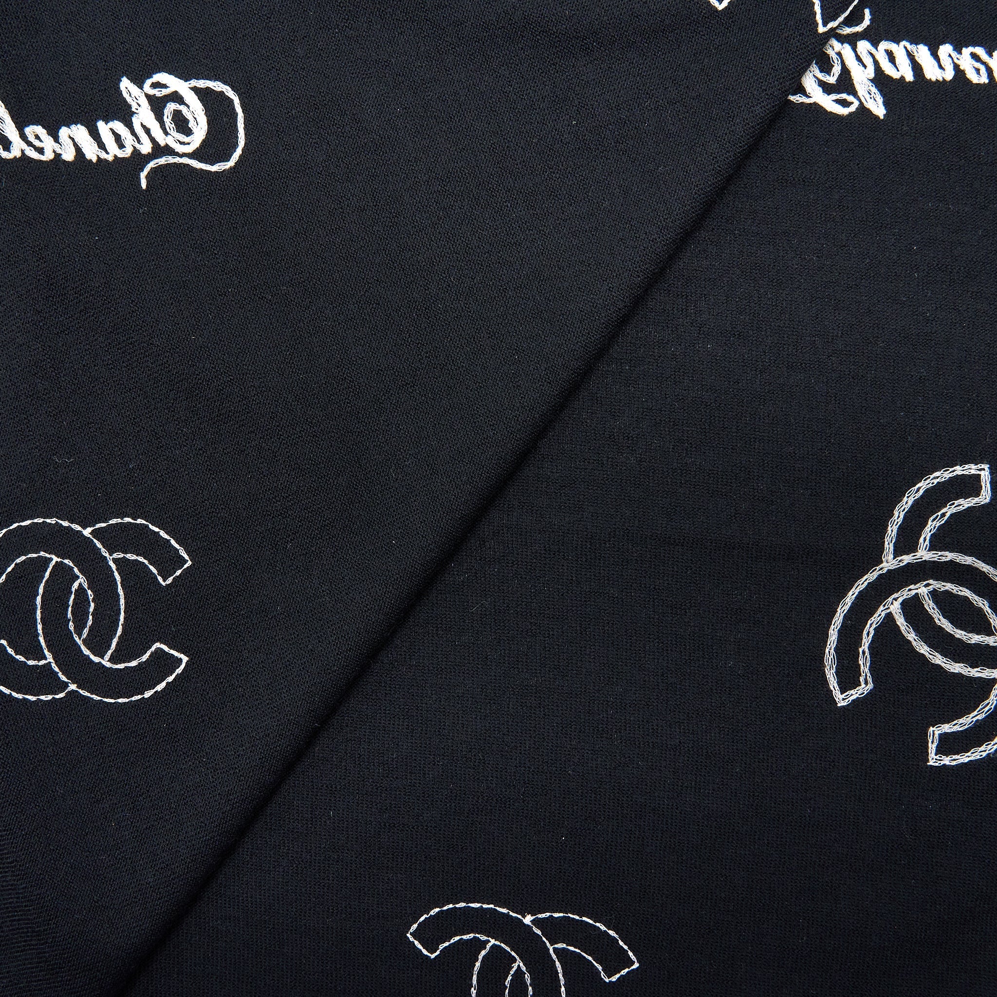 chanel-21s-scarf-wool-black-white