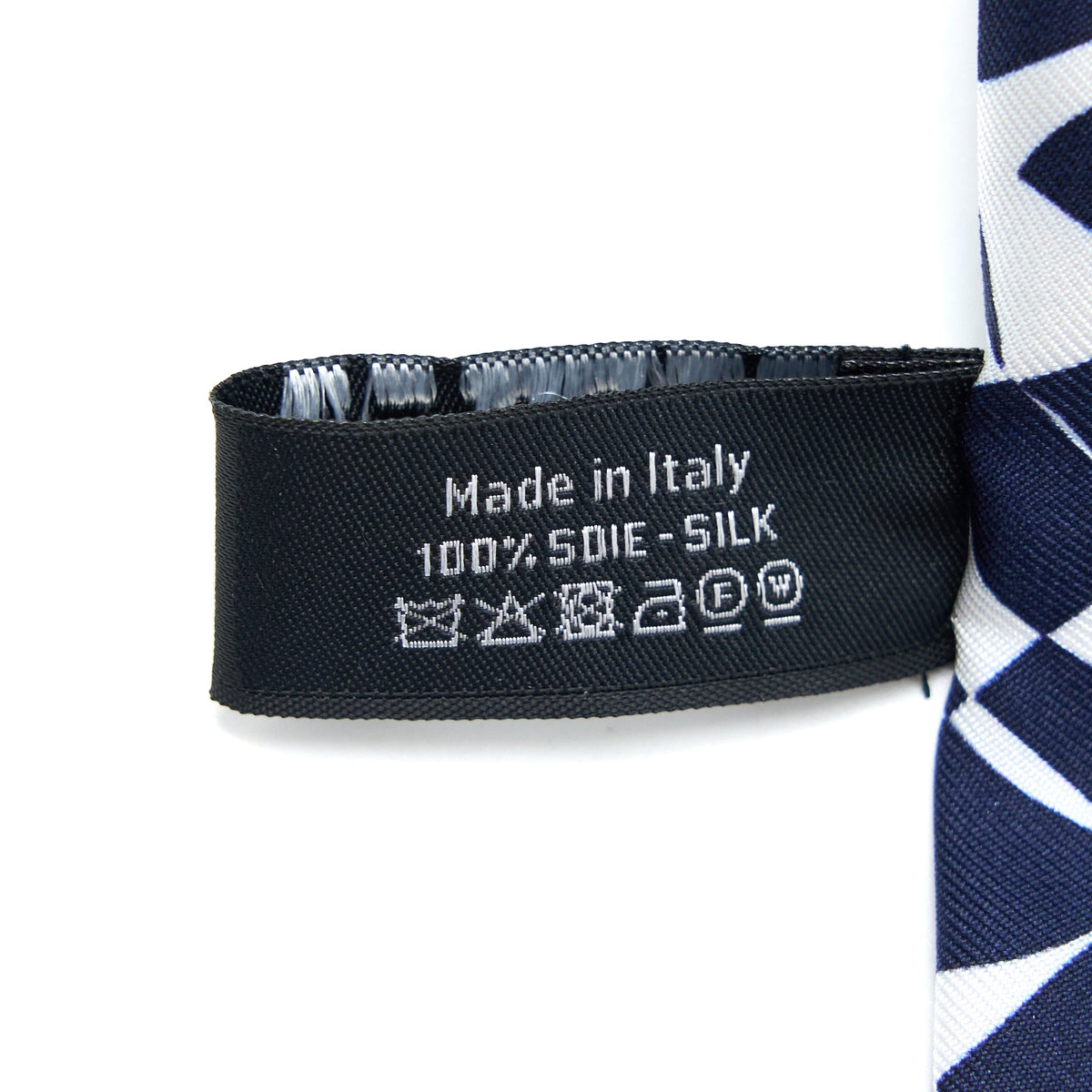 chanel-23c-cc-logo-hair-tie-navy-white