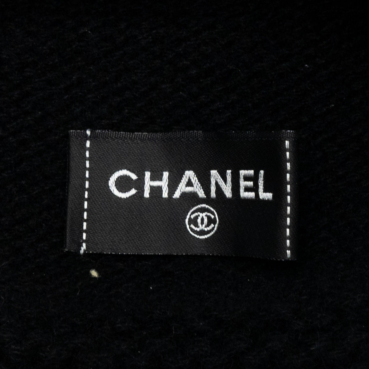 chanel-23a-cashmere-beanie-hat-black-white