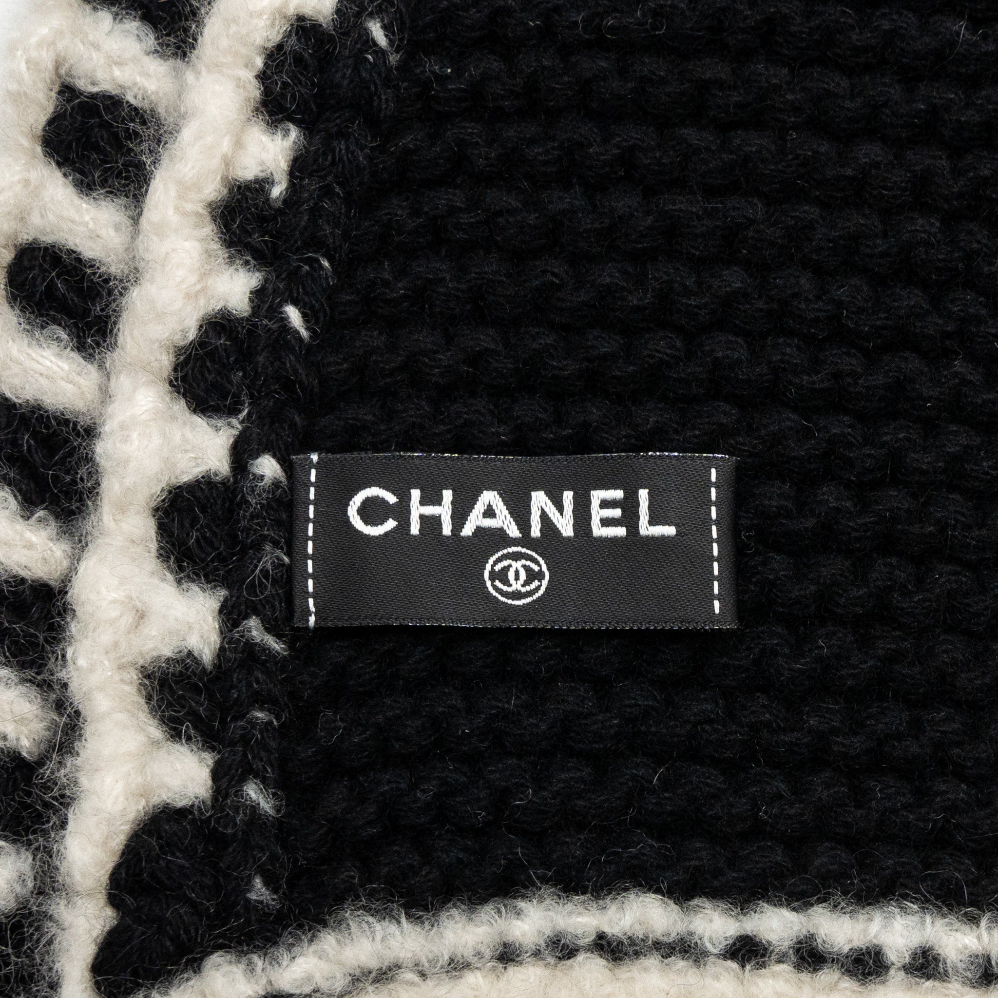 chanel-23a-cashmere-scarf-black-white-1