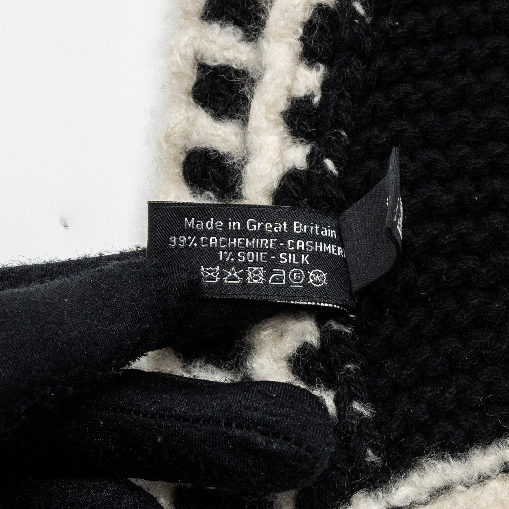 chanel-23a-cashmere-scarf-black-white-1