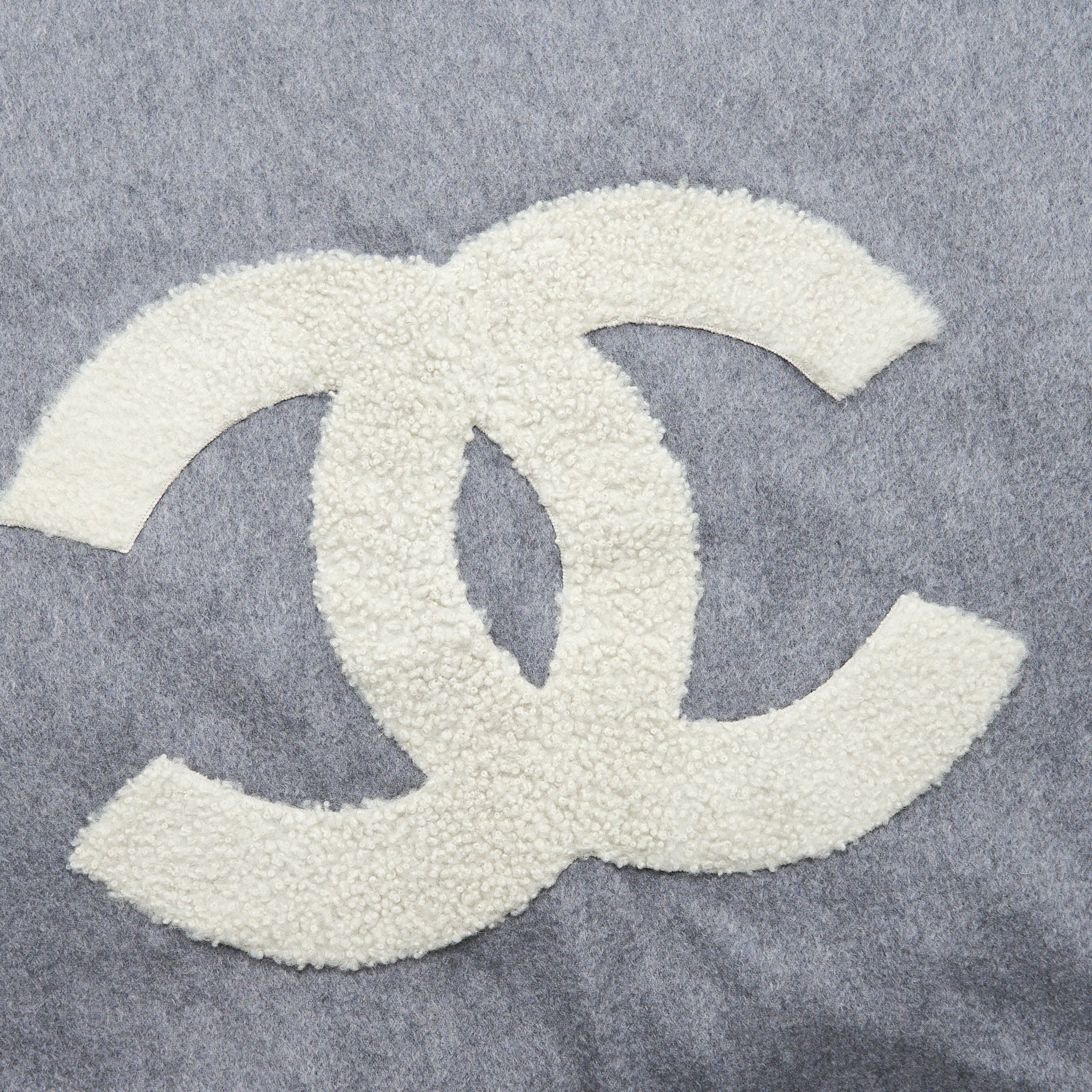 copy-of-chanel-cc-logo-letter-scarf-shawl-cashmere-grey-white
