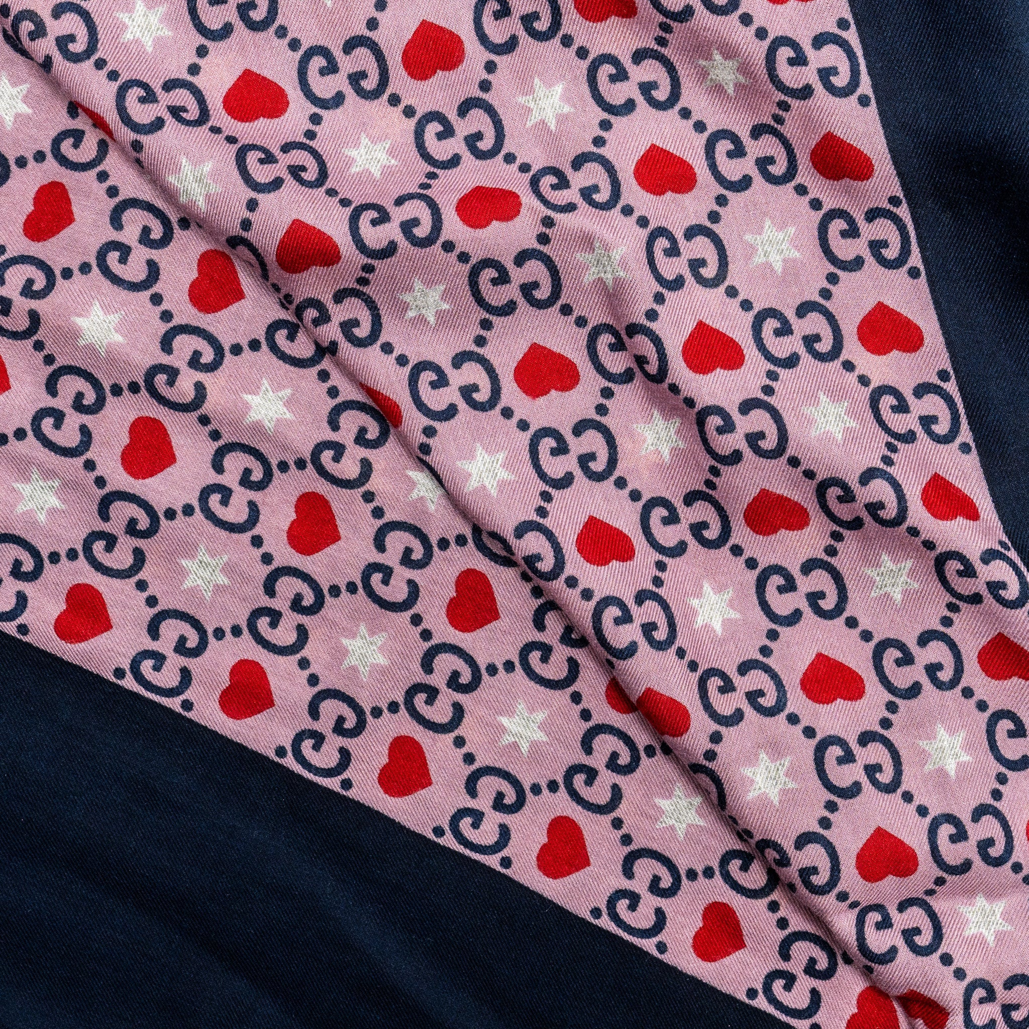 gucci-silk-wool-scarf-gg-supreme-heart-printed-multicolour