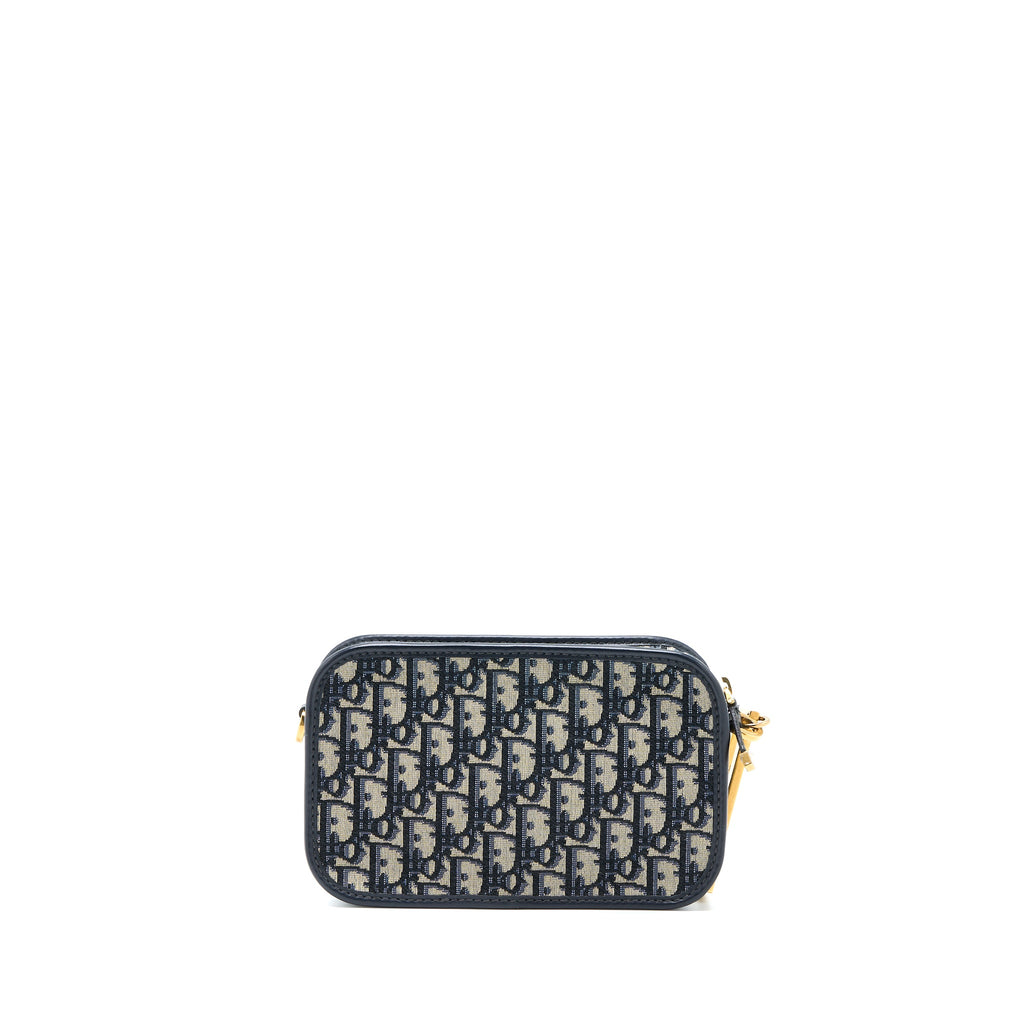 dior-diorquake-pouch-blue-oblique-canvas-with-an-extra-strap
