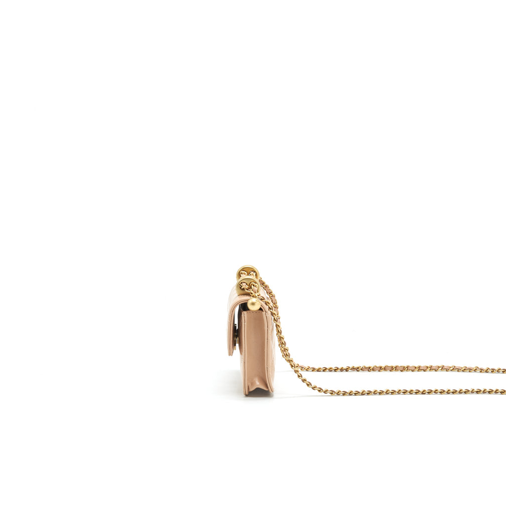 chanel-21a-flap-coin-purse-with-chain-beige