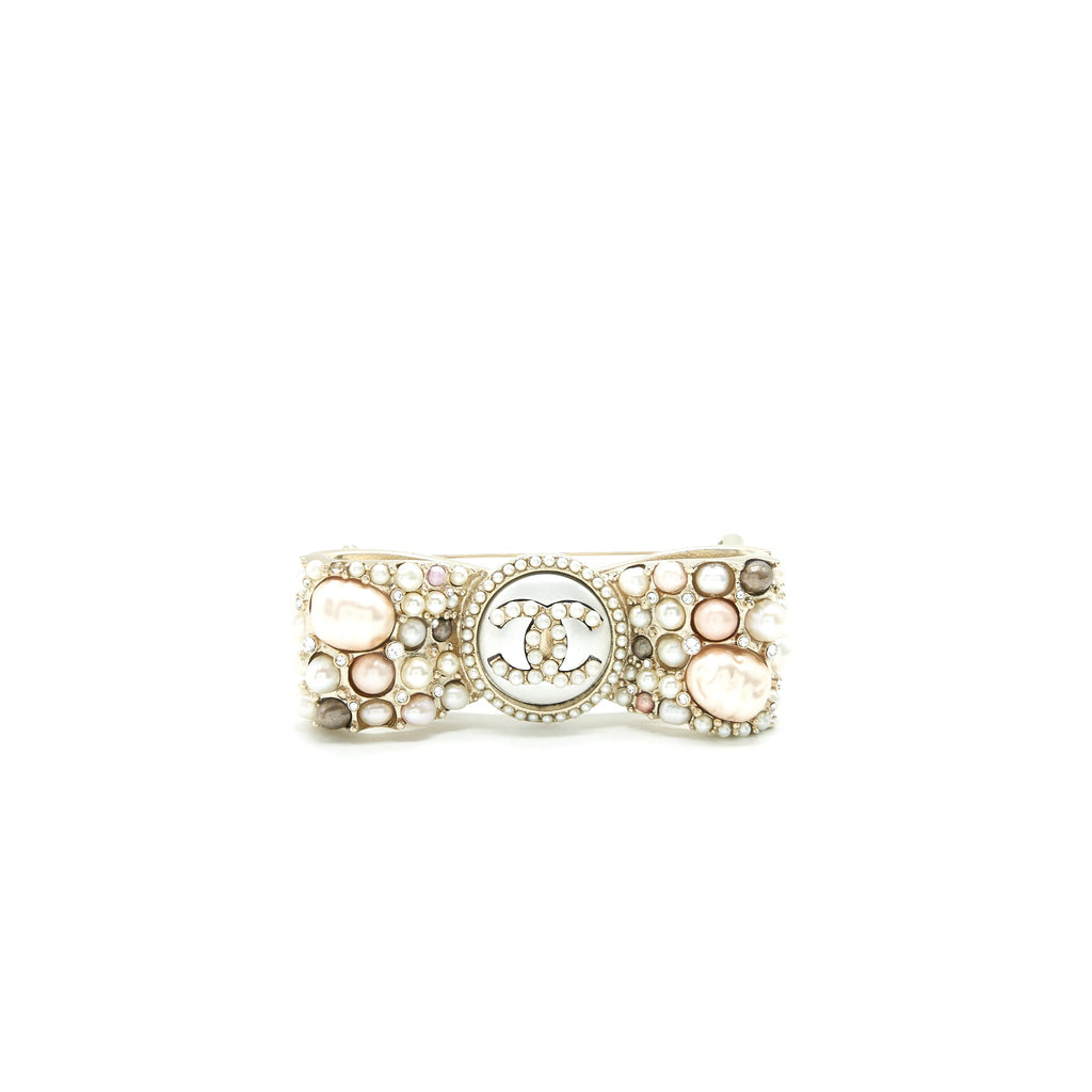 chanel-21v-pearly-bow-brooch