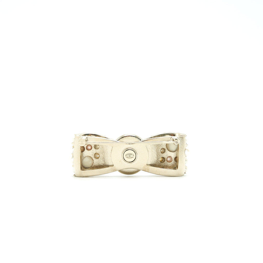 chanel-21v-pearly-bow-brooch