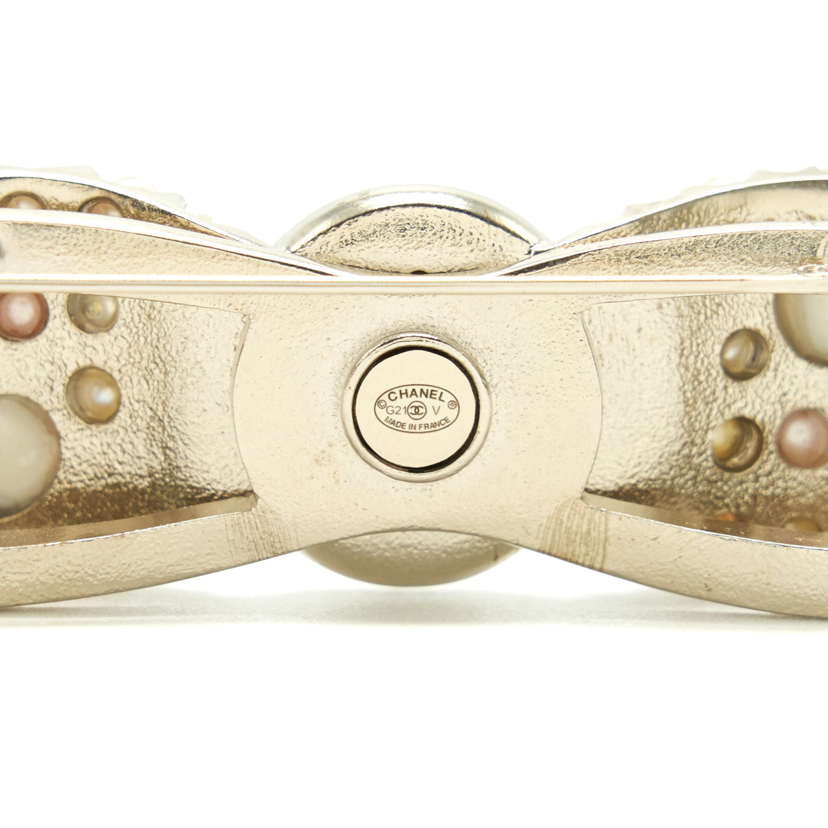 chanel-21v-pearly-bow-brooch