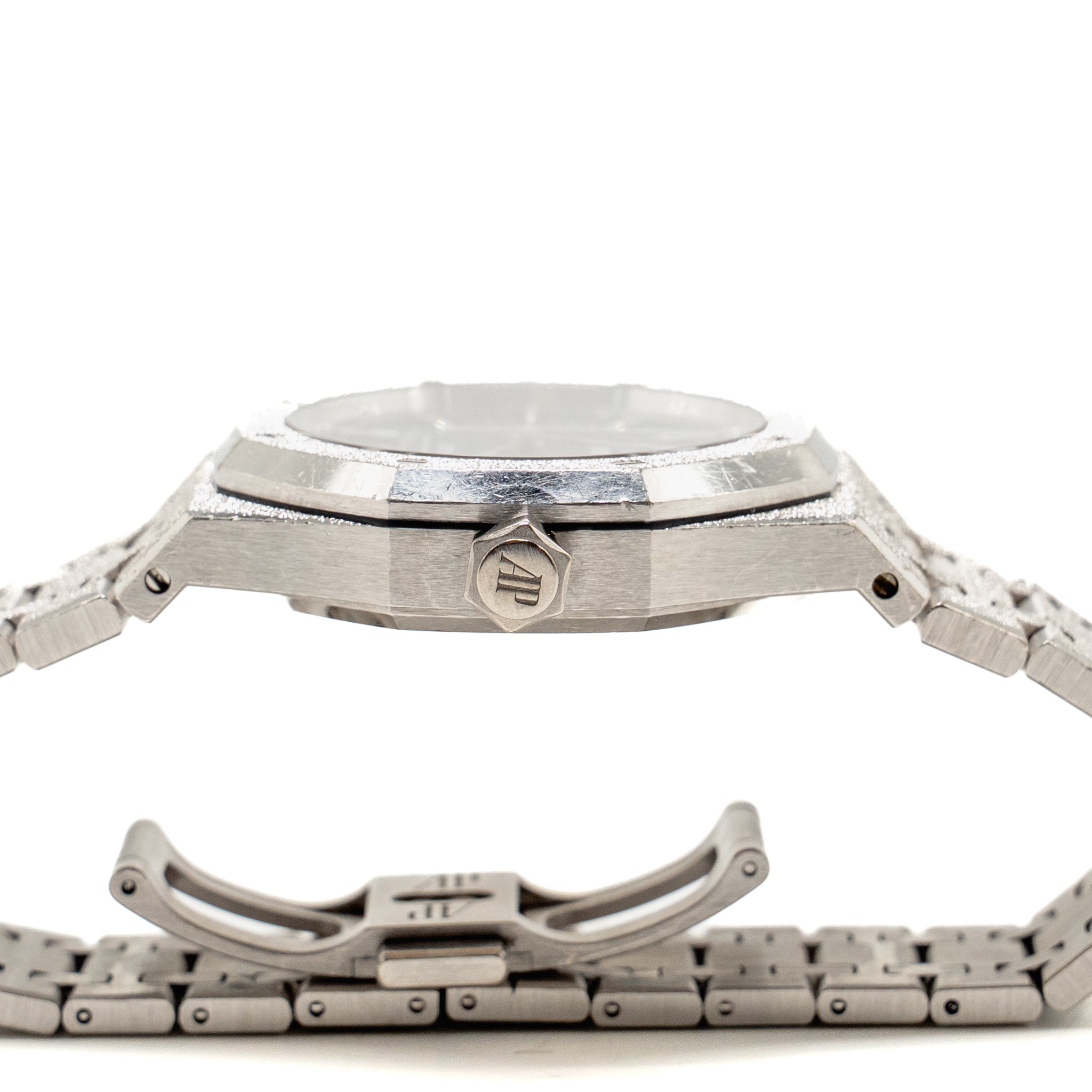 audemars-piguet-royal-oak-37mm-frosted-white-gold-black-dial-model-15454bc-gg-1259bc-03