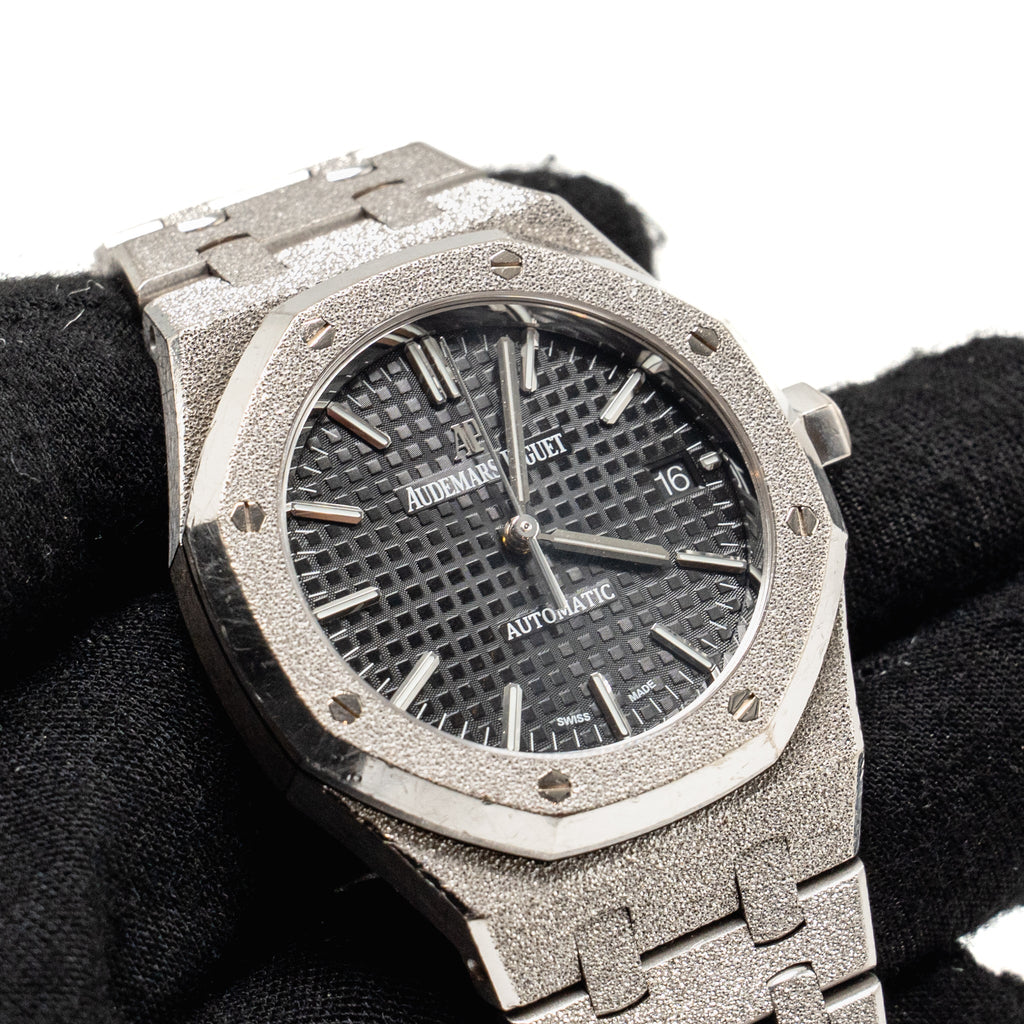 audemars-piguet-royal-oak-37mm-frosted-white-gold-black-dial-model-15454bc-gg-1259bc-03