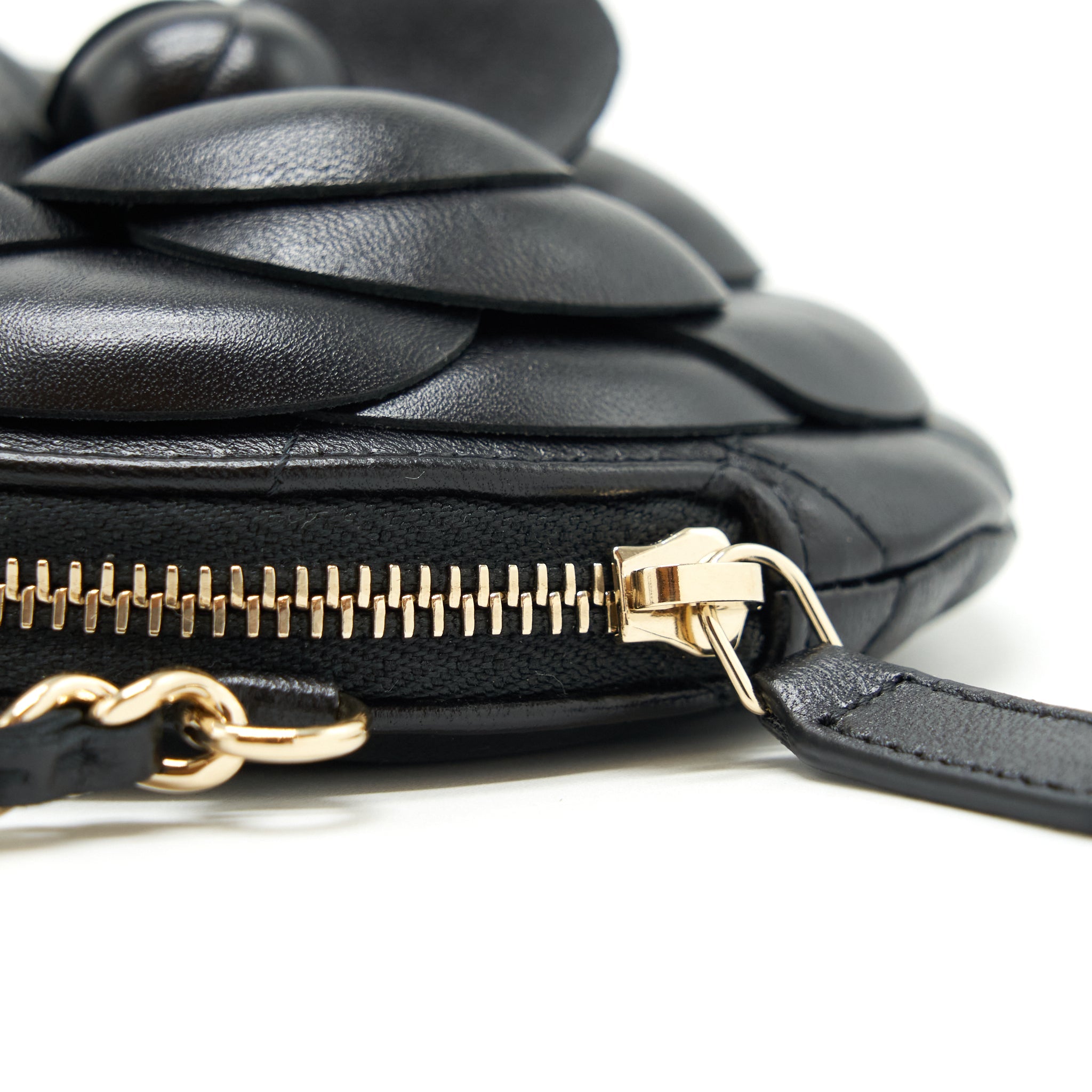 chanel-mini-round-camellia-zippy-wallet-with-chain-black-ghw
