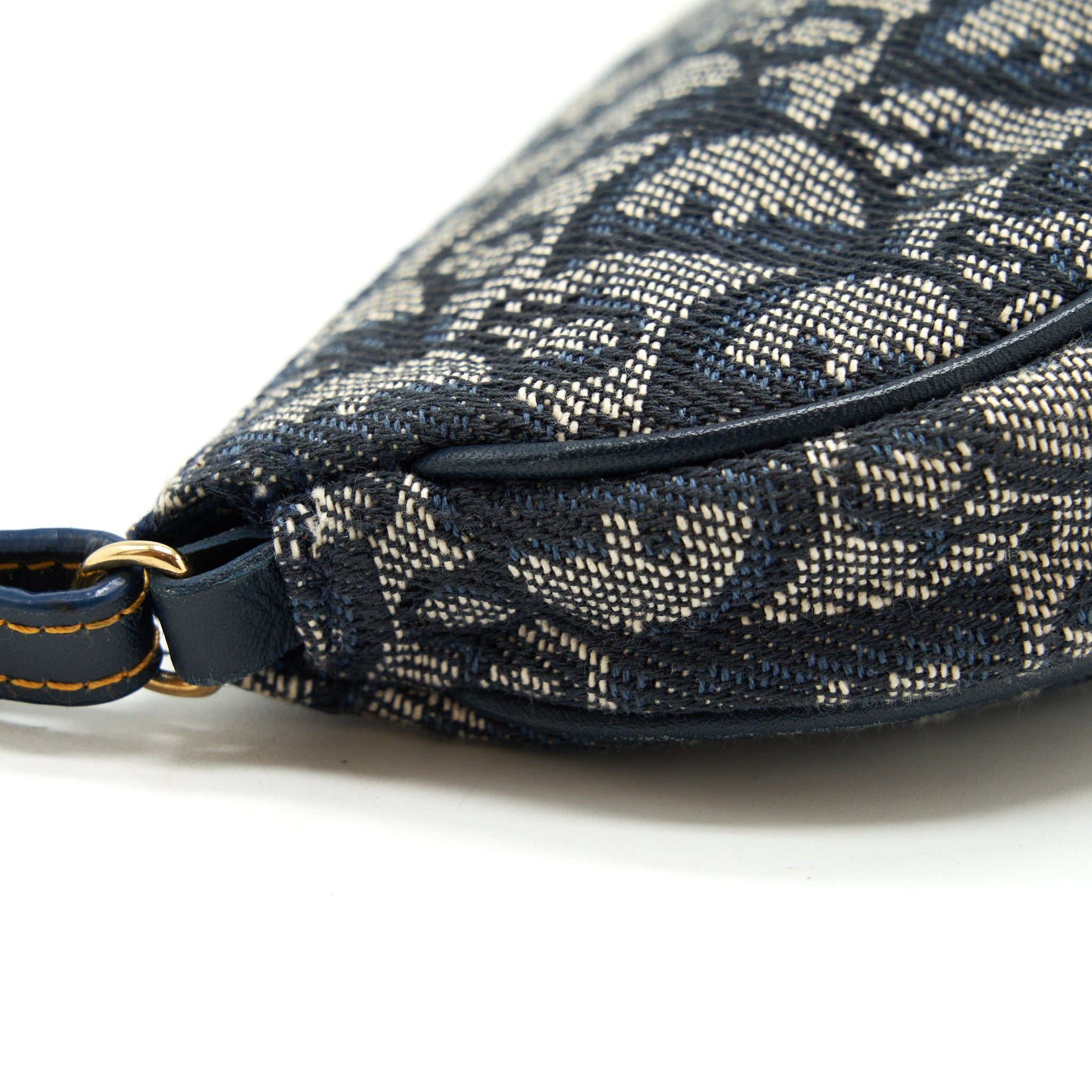 dior-vintage-saddle-pochette-year-2003