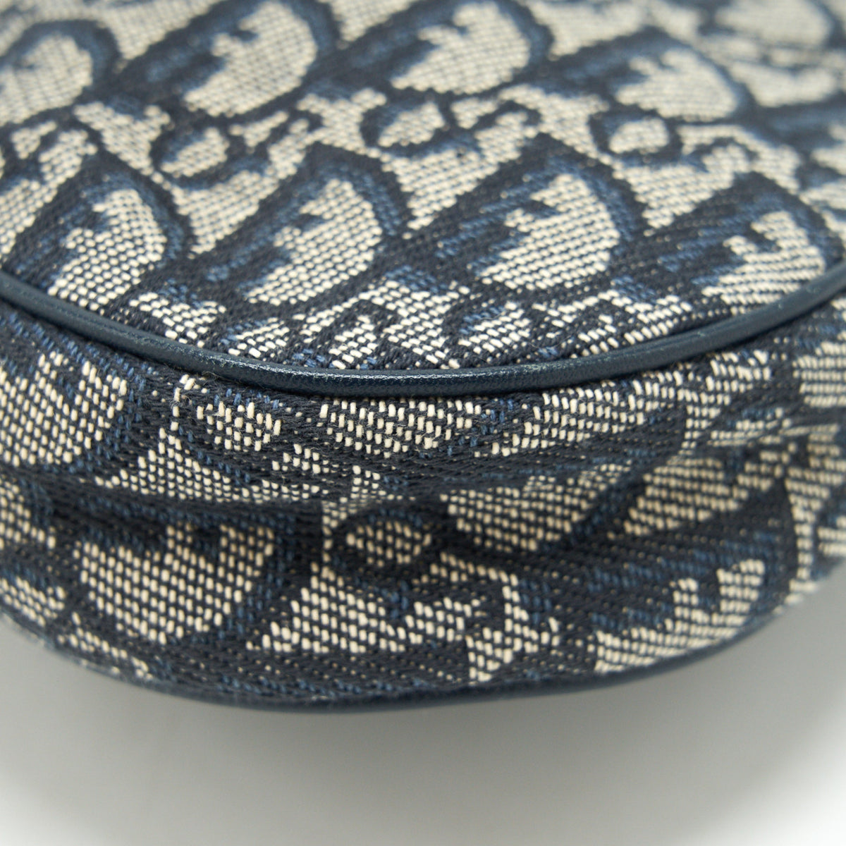 dior-vintage-saddle-pochette-year-2003