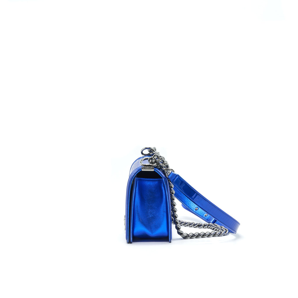 chanel-medium-le-boy-bag-in-metallic-blue-shw