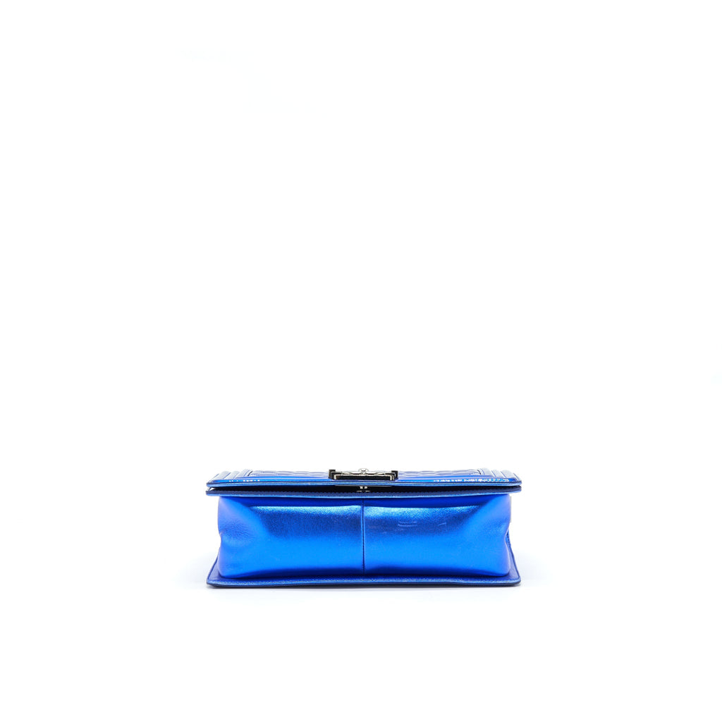 chanel-medium-le-boy-bag-in-metallic-blue-shw
