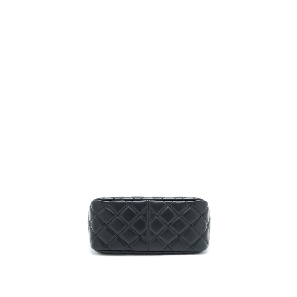 chanel-22b-pearl-crush-hobo-bag-lambskin-black-with-ghw-microchip