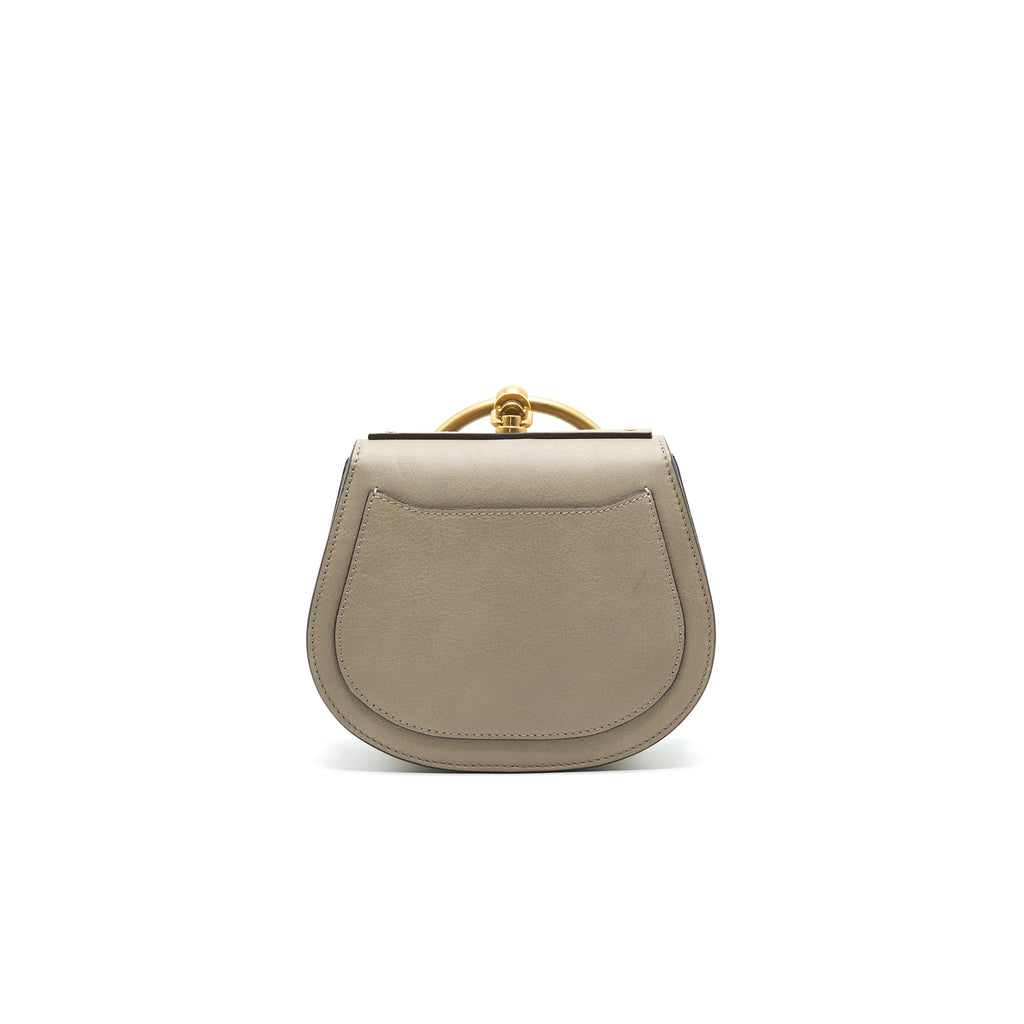 chloe-nile-small-bracelet-bag-light-grey-wit-ghw