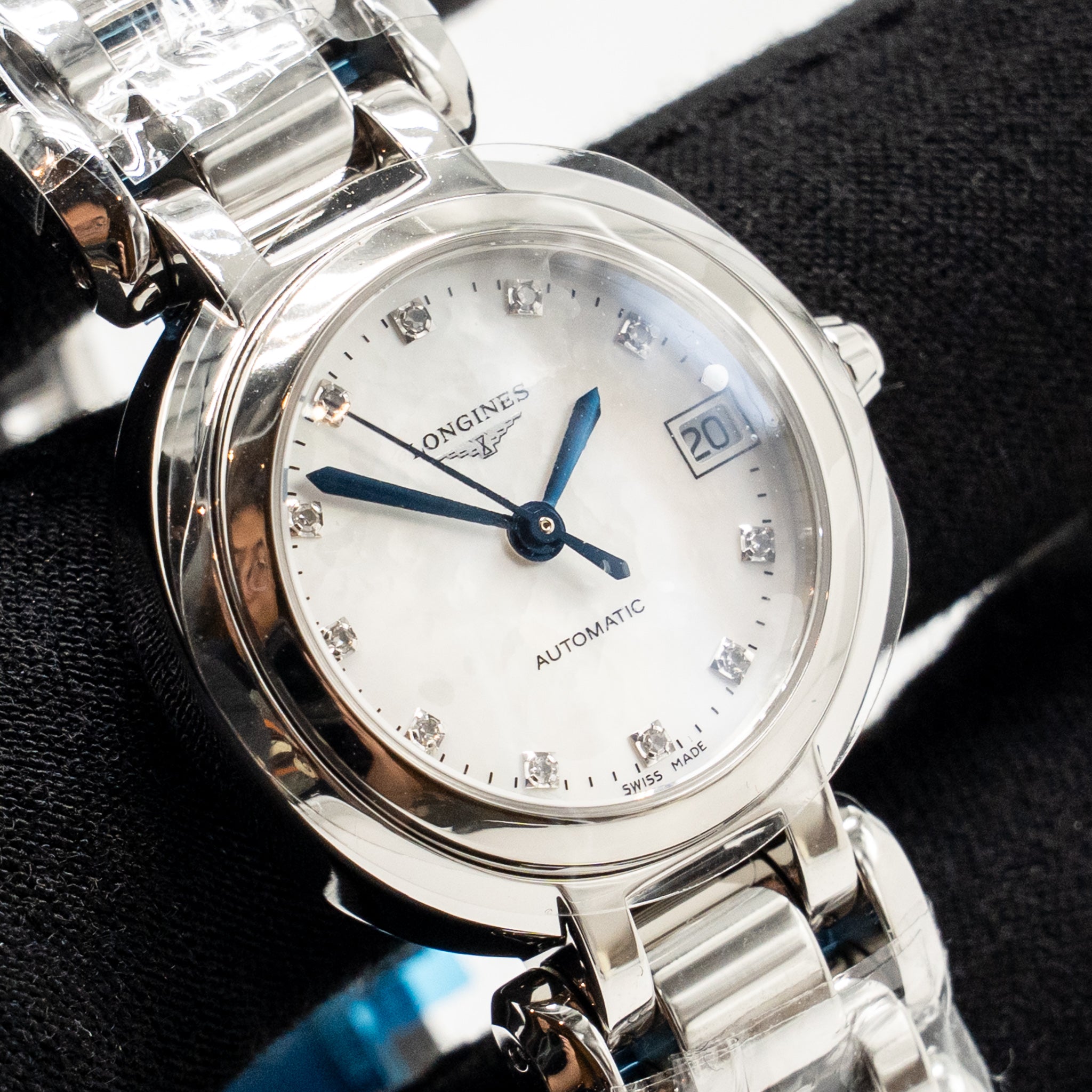 longines-26-5-mm-primaluna-ladies-watch-automatic-stainless-steel-mother-of-pearl-diamonds-model-l8-111-4-87-6