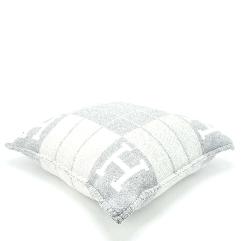 hermes-avalon-â²-pillow-ecru-gris-clair