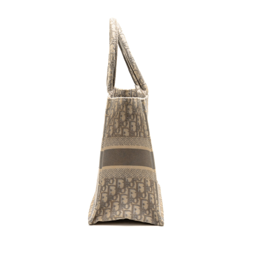 dior-tote-bag-grey-white50-ma-0290