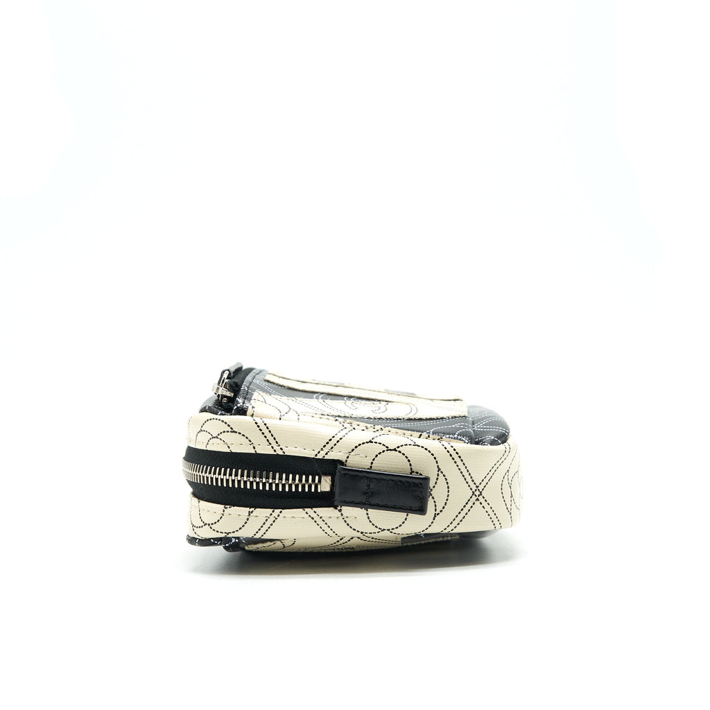 chanel-cc-logo-camera-bag
