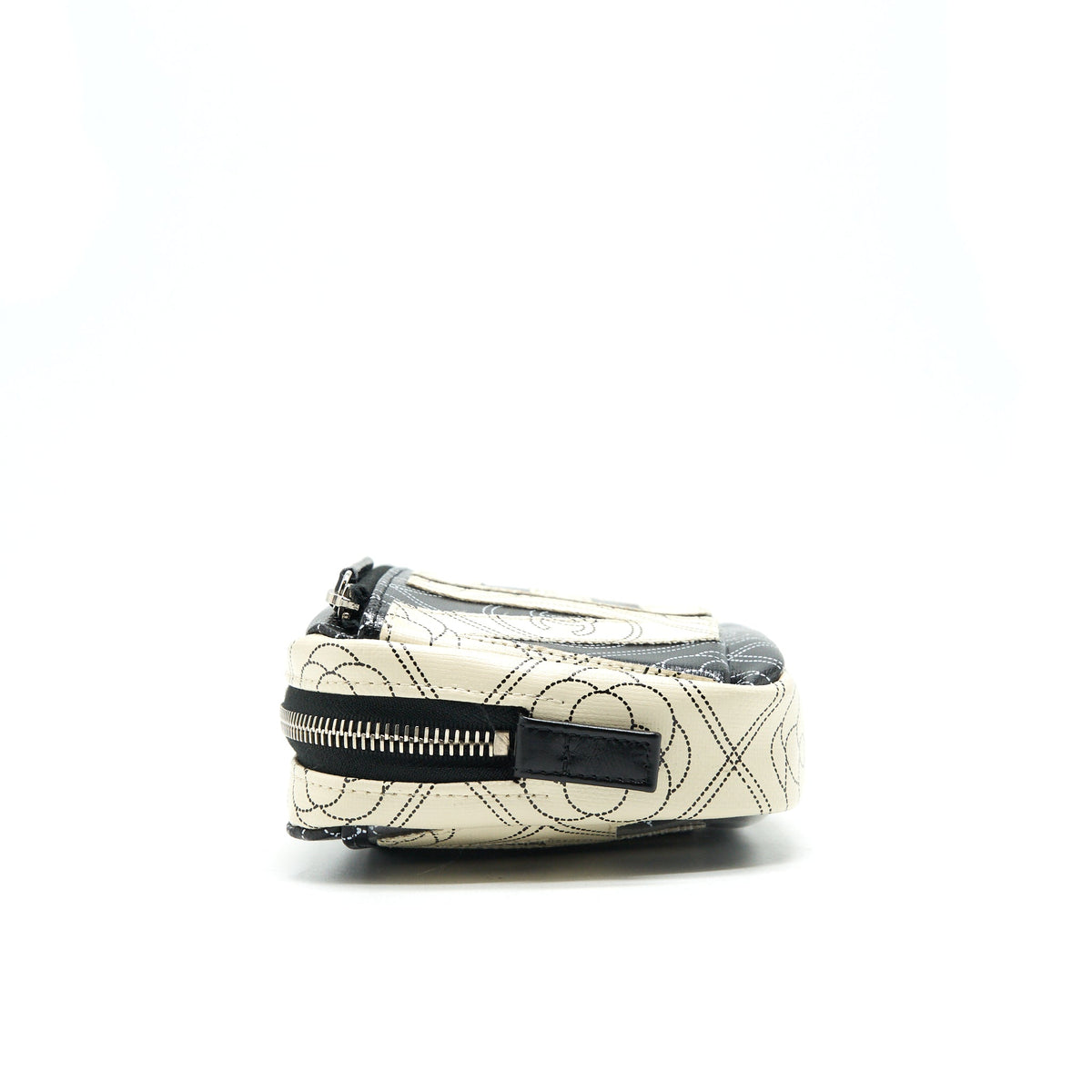 chanel-cc-logo-camera-bag