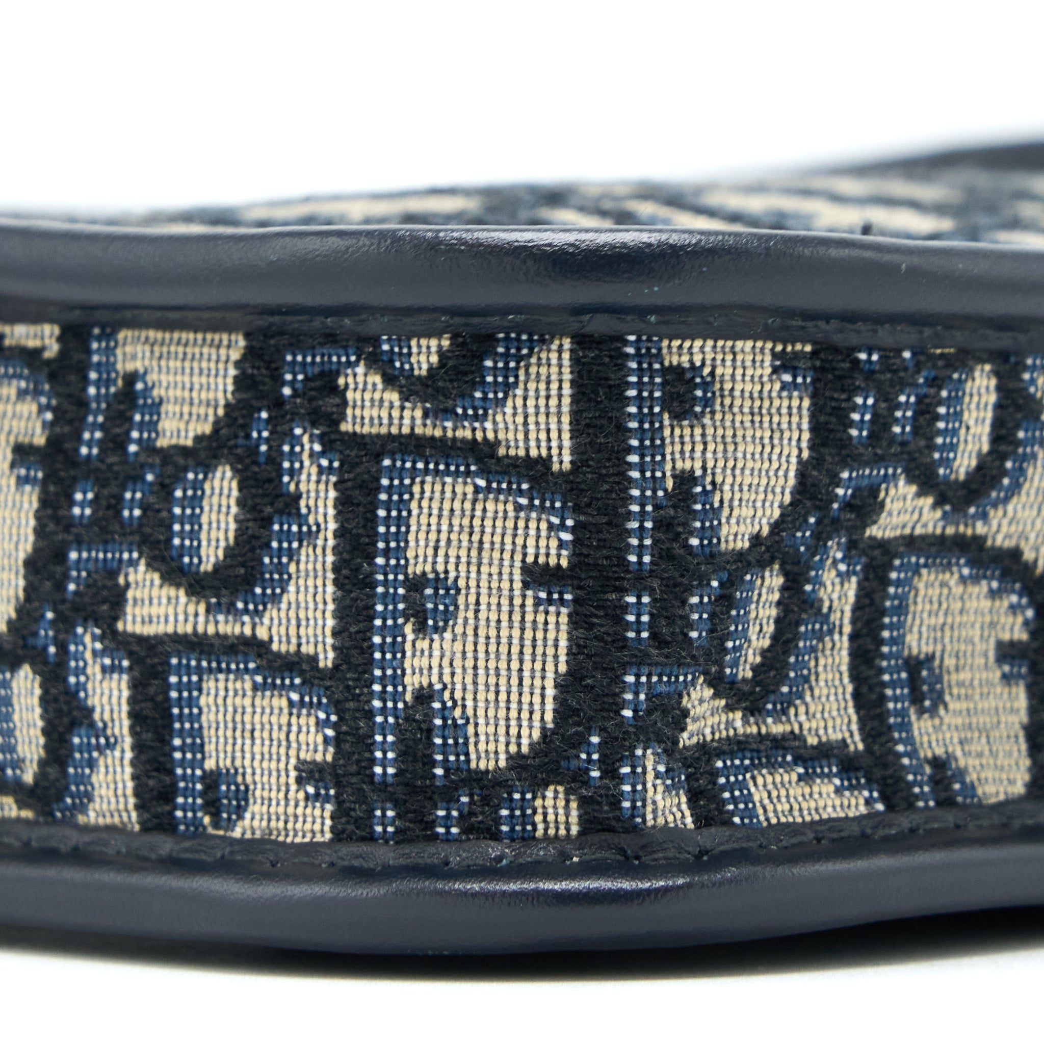 dior-diorquake-pouch-blue-oblique-canvas-with-an-extra-strap