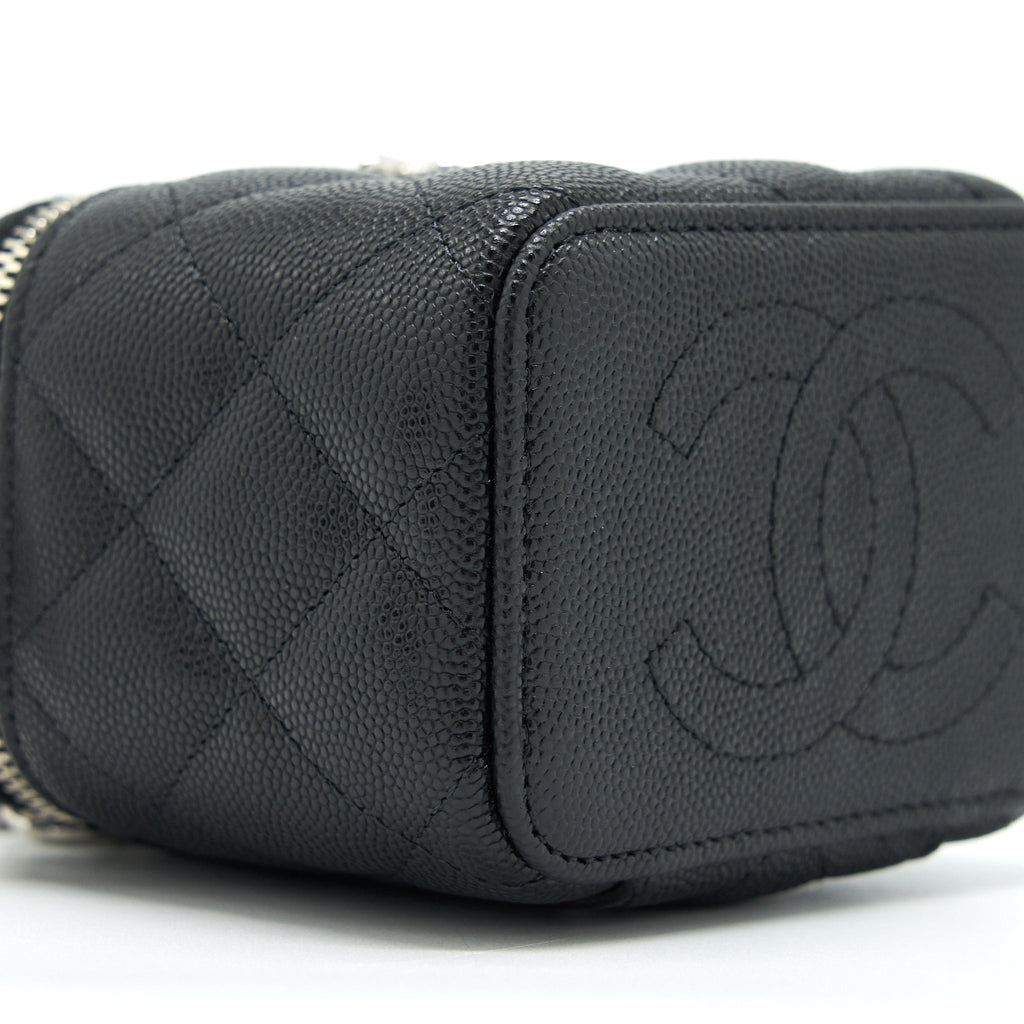 chanel-22s-mini-vanity-with-giant-chain-caviar-black-with-shw
