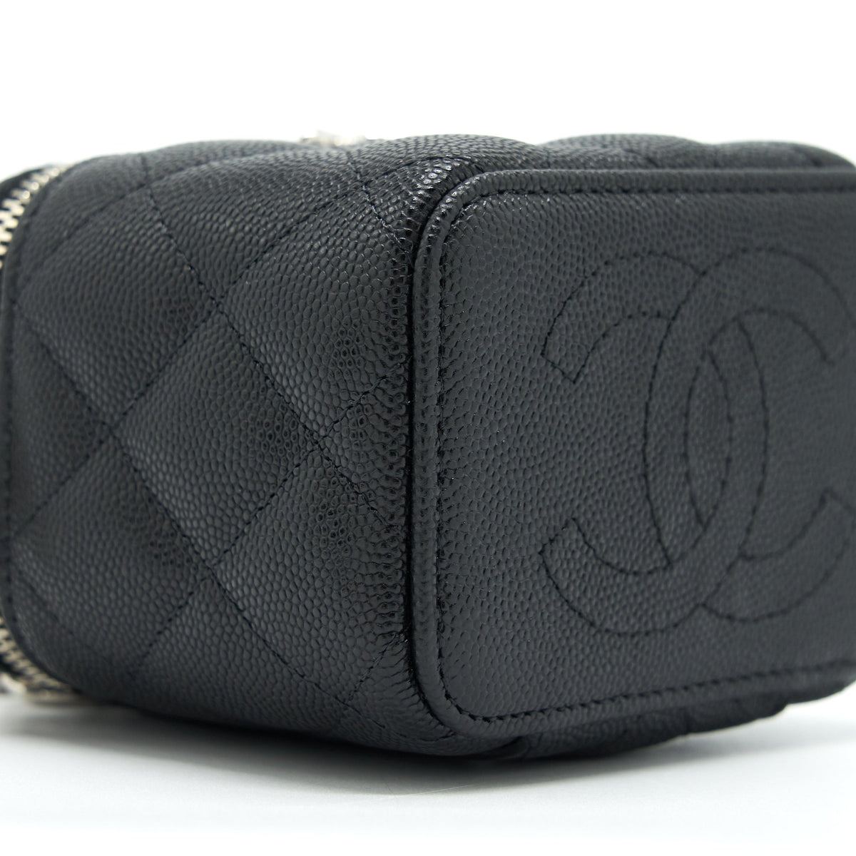 chanel-22s-mini-vanity-with-giant-chain-caviar-black-with-shw