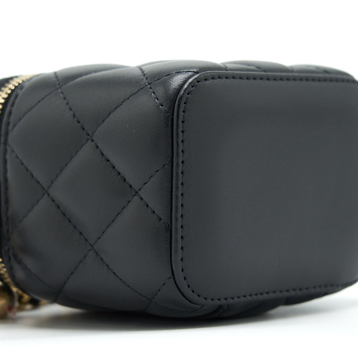 chanel-22s-pearl-crush-mini-vanity-with-chain-lambskin-black-with-ghw